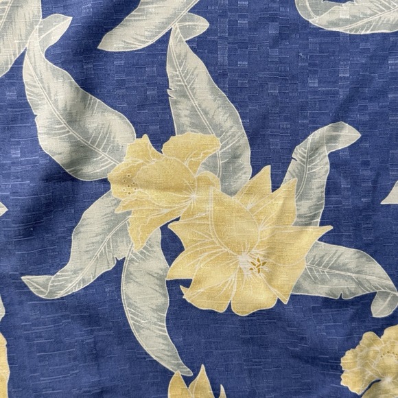Tommy Bahama 100% Silk Hawaiian Shirt M Blue Yellow Floral Camp Button Front - Picture 9 of 10